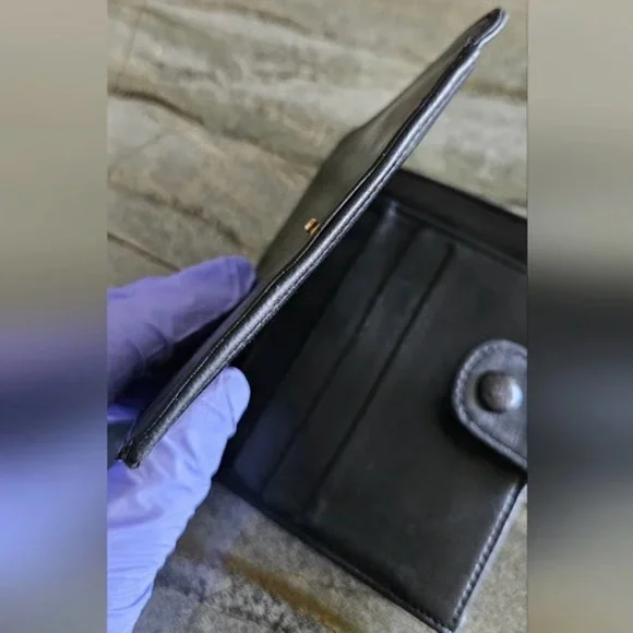 CHANEL Black Leather Wallet - Picture 8 of 10